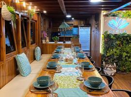 Luxury Private Phinisi Sailing in Komodo island，位于纳闽巴霍的船屋