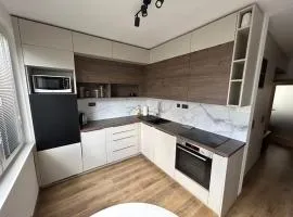 Byt v parku, plně vybaven na klidném místě