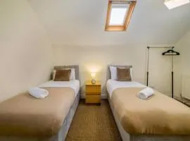 The Red Retreat, 7 Separate Beds, Garden, Free Parking