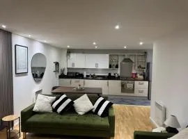 Modern TWO Bedroom Apartment Amazing Views Birmingham City Centre FREE Underground Parking