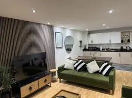 Modern TWO Bedroom Apartment Amazing Views Birmingham City Centre FREE Underground Parking