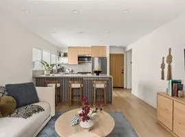 Tide House - Unit B - Modern Seaside 1BD w Parking