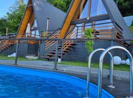 Chalet by the lake，位于皮亚特拉-尼亚姆茨的带泳池的酒店