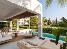 3BD 2 Floor Maisonette with Pool