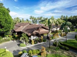 Waterfront Insular Hotel Davao，位于达沃市的酒店