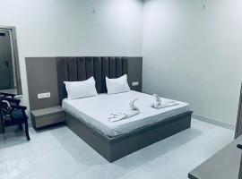Hotel Shri Radha Sneh，位于马图拉的酒店