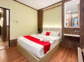 RedDoorz Plus at Pasar Bengkong Centre Batam，位于Sengkuang的酒店