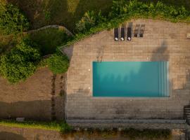 HostWise - Quiet & Modern Villa with Pool & River，位于塔布阿的酒店