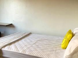 Oxx Hostel Quarto Terra，位于孔戈尼亚斯的酒店