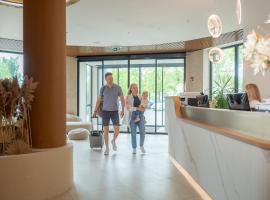 码头酒店，位于巴拉顿凯奈谢的带热水浴缸的酒店