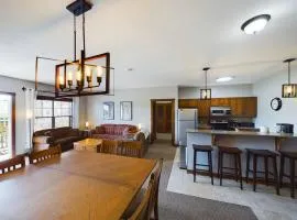 Soaring Eagle Ski-in - Ski-out Condo with Hot Tubs