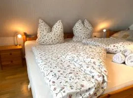 Haus Achtern Diek, Ferienwohnungen Currle