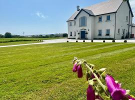 Eastbury House near Garryvoe Hotel & Ballymaloe House，位于科克的酒店