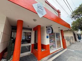 Jujuy Hostel，位于圣萨尔瓦多德朱的带停车场的酒店
