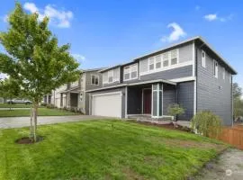 Inactive 19932 Stylish Spacious 5BR3BA Home in Spanaway