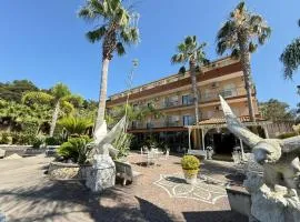 Hotel Happy Days