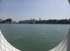 Péniche UHARTEA chambre d'hôtes "Baionako Gambara"
