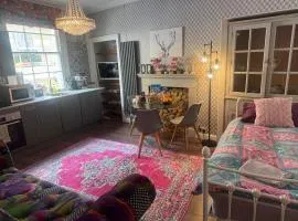 Georgian city apartment at Thomas Street double bedroom and two single trundle beds