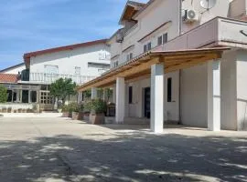 Apartment-rooms Preka