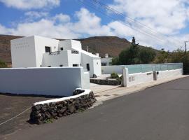 Finca la Tabaiba piscina compartida adultos，位于Máguez的酒店