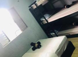 FH Hostel，位于瓜鲁柳斯的酒店