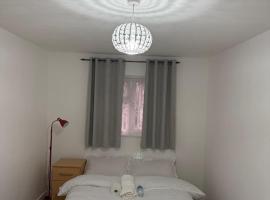 Modern double bed - Central Dartford，位于达特福德的酒店