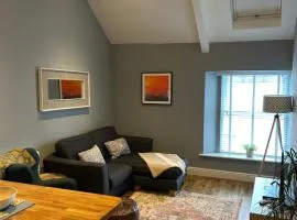 Stylish Tenby Apartment, Great Location, Parking