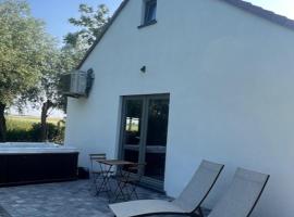 Landelijk gastenverblijf met jacuzzi en IR-sauna，位于科克赛德的酒店