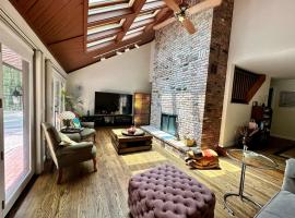 Nature's Nest - Woodland Retreat - Fireplace - Quiet and Cozy，位于Bethlehem的酒店