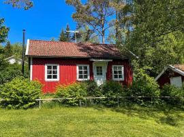 1 Bedroom Lovely Home In Äspered，位于Äspered的酒店