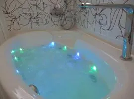 Chambre CAPRICES DE PLAGE lit King Size Balnéo Vue dégagée à Mers les Bains 300 m plage petit déjeuner servi en chambre en option