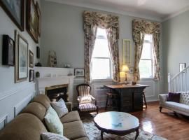 The Jypsy Inn - The Royal Suite Bracebridge，位于布雷斯布里奇的酒店