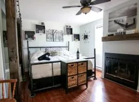 The Jypsy Inn - Tuxedo Room Muskoka