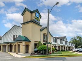 SureStay Hotel by Best Western East Brunswick，位于东不伦瑞克的酒店