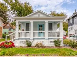 3 Bedroom Greek Revival Cottage Walk to Big House