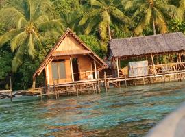 Yen Mangkangkan Homestay，位于Kepulauan Fam的酒店