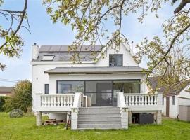 The Beautiful White Villa，位于Kortenberg的酒店