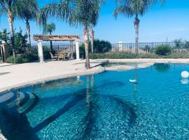 High End Triplex with Pool，位于里弗赛德的酒店