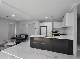 Stay in Newly build 3 bedrooms 2 bathrooms house，位于珀斯的酒店