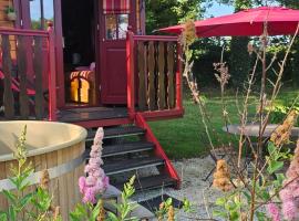 Le Roulottes du Petit Gouffre de Padirac avec Spa，位于帕迪拉克的Spa酒店