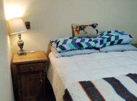Hostal Solar Las Rastras，位于塔尔卡的带停车场的酒店