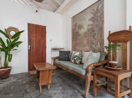 European-Inspired Villa Near Beach & Dining，位于吉利特拉旺安的酒店