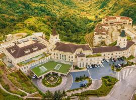 Scenic Tagaytay Getaway with Taal Views，位于Alfonso的酒店