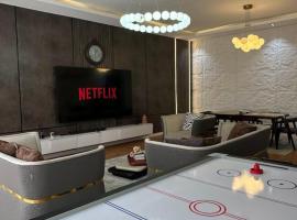 Luxury Waterview 3 bedroom apartment in Banana Island with Pool, Gym, Air Hockey, Table tennis and Free WIFI，位于拉各斯的酒店
