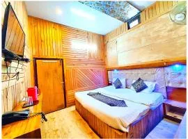 H0TEL THE - LAKE - VIEW - NAINITAL - NEAR MALL R0AD - Restaurant AND Free Wifi Available - Luxury Collection of Hotels with Spacious Room - Excellent Customer Service Awarded