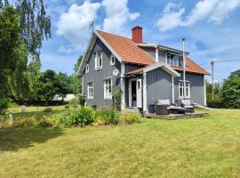 Villa Torsås by the Fields, Kalmar region，位于Söderåkra的酒店