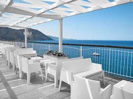 Capo Skino Park Hotel，位于焦约萨马雷阿的酒店