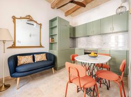 Sumptuous townhouse with roof terrace AGAL1-1，位于比尔古的酒店