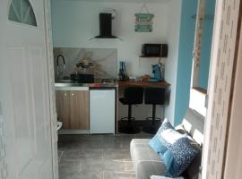 Studio thème Oléron à Valdivienne，位于Cubord的酒店