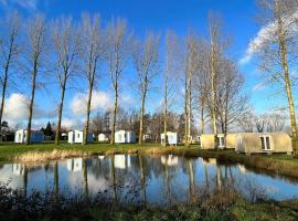 Camping Le Romantic，位于Steenvoorde的露营地